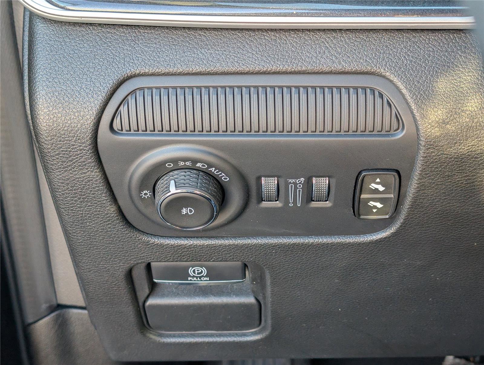 Used 2024 Jeep Wagoneer 4WD w/ Premium Group I image 22