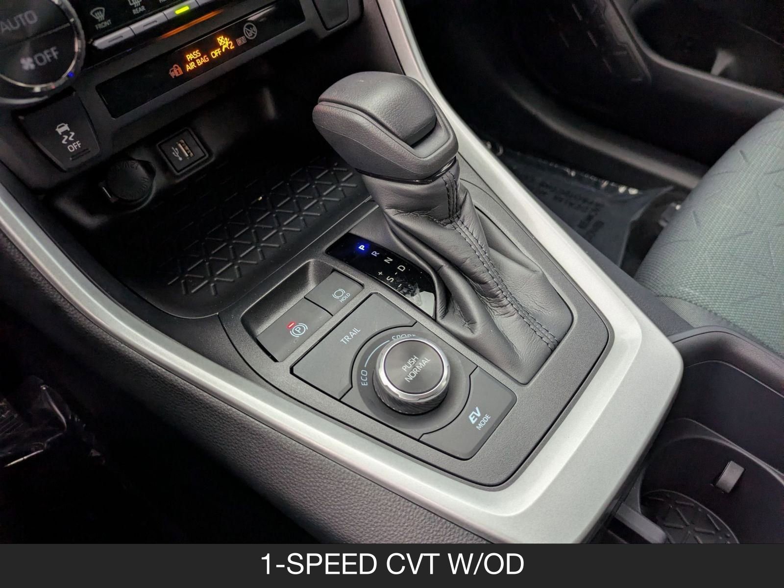 Used 2025 Toyota RAV4 XLE image 16