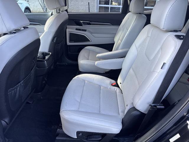 Used 2023 Kia Telluride S image 12