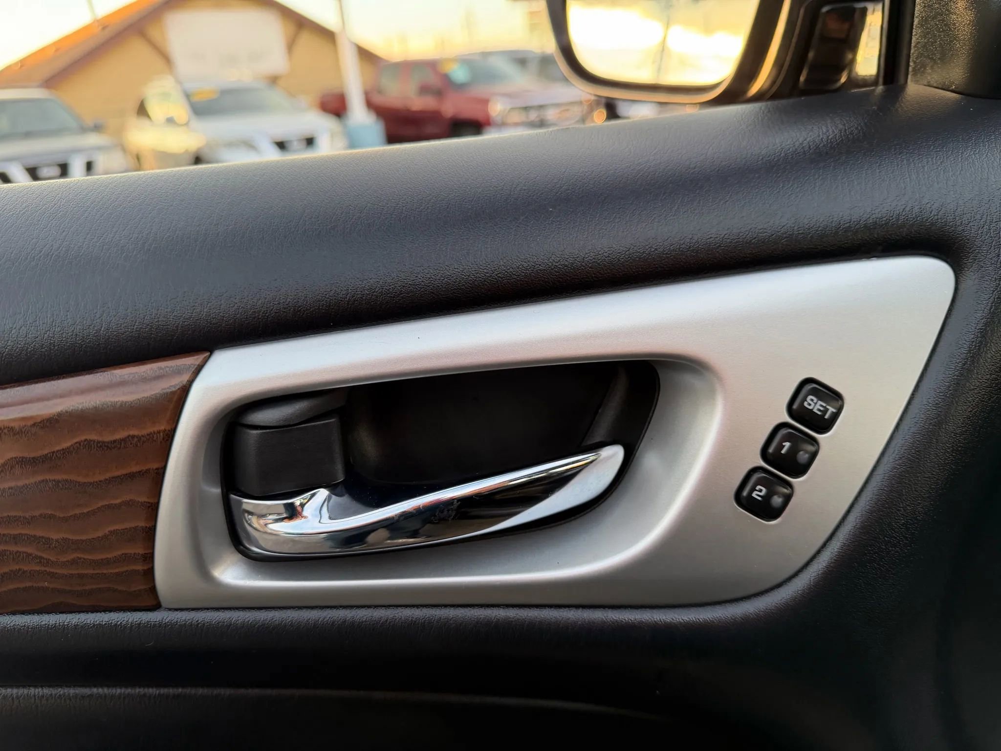 Used 2018 Nissan Pathfinder Platinum w/ Cargo Package image 33