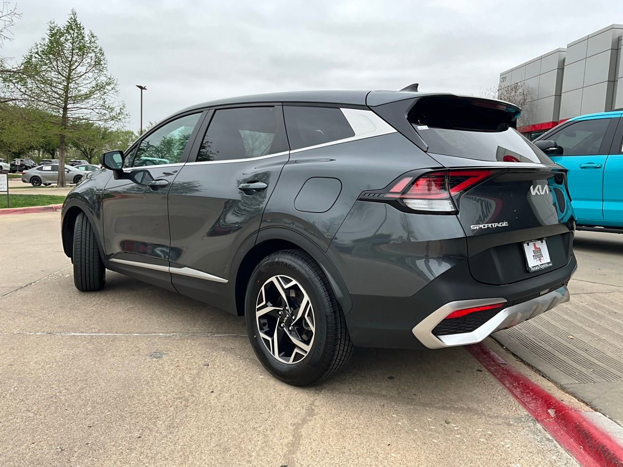 Used 2025 Kia Sportage LX FWD image 8