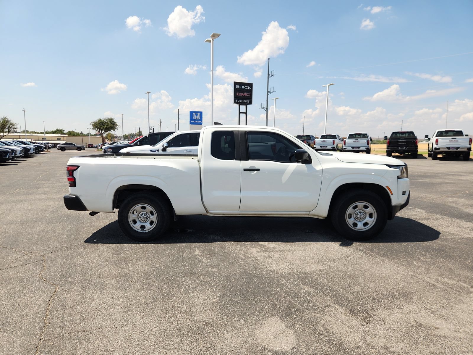 Used 2022 Nissan Frontier S RWD image 7