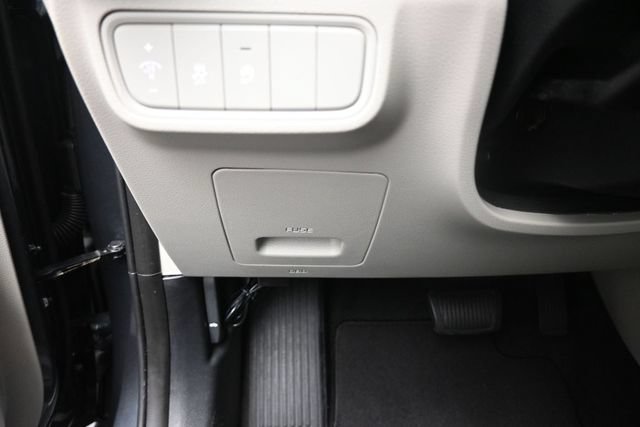 Used 2025 Kia Soul LX FWD image 16