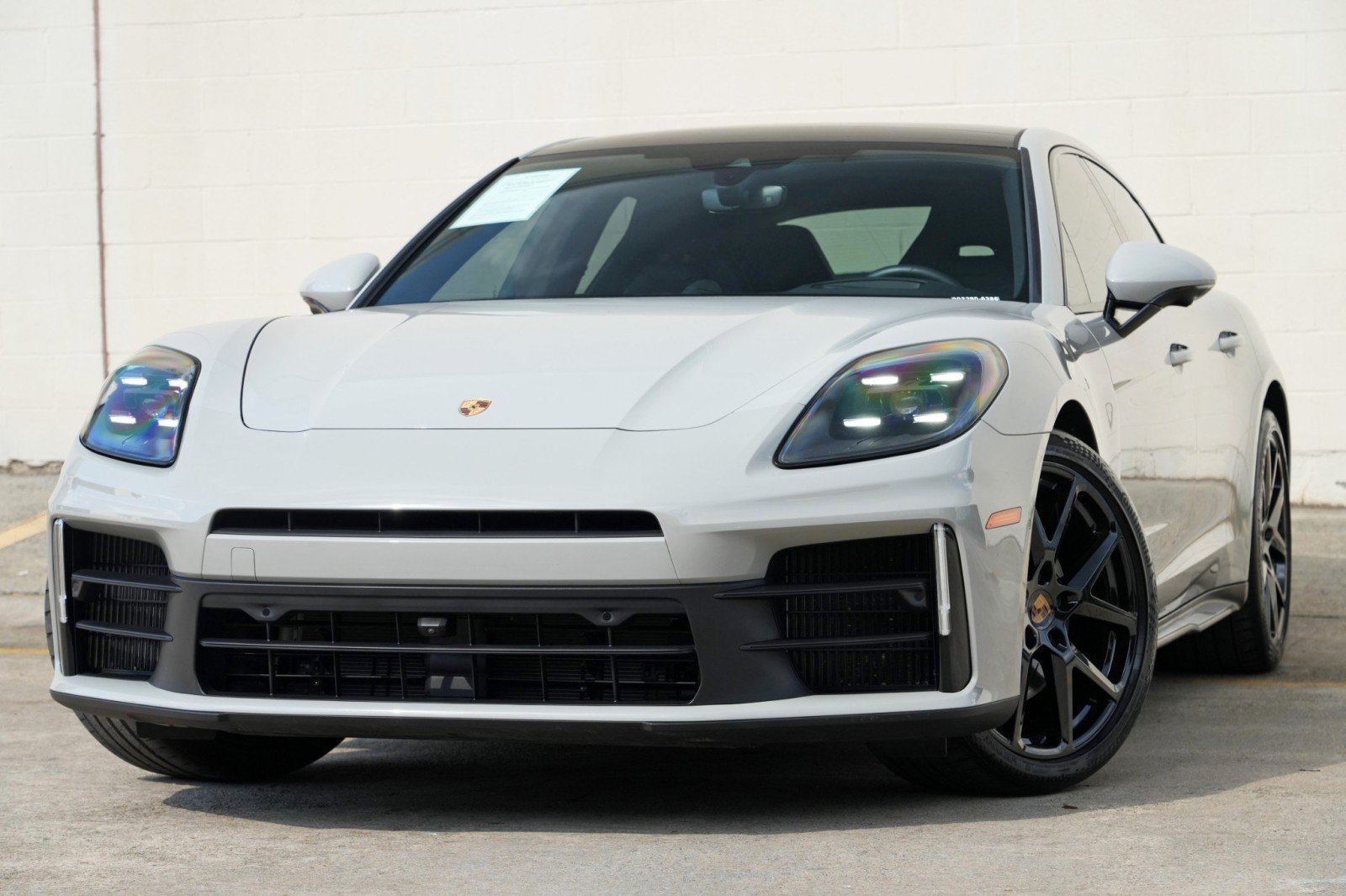 Used 2025 Porsche Panamera image 3