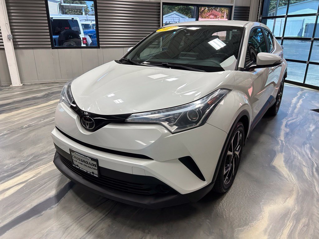 Used 2019 Toyota C-HR XLE FWD image 3