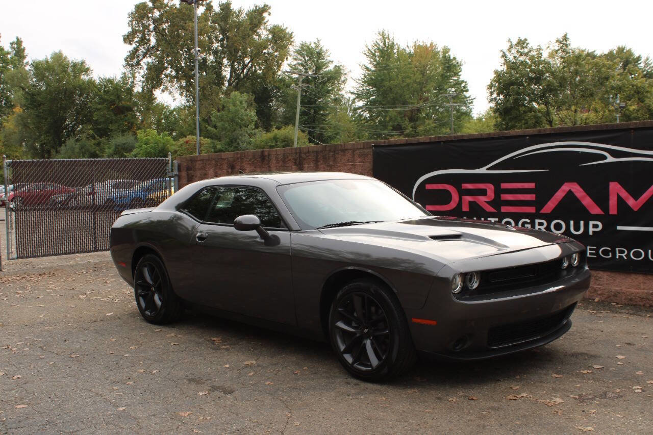 Used 2023 Dodge Challenger SXT image 4