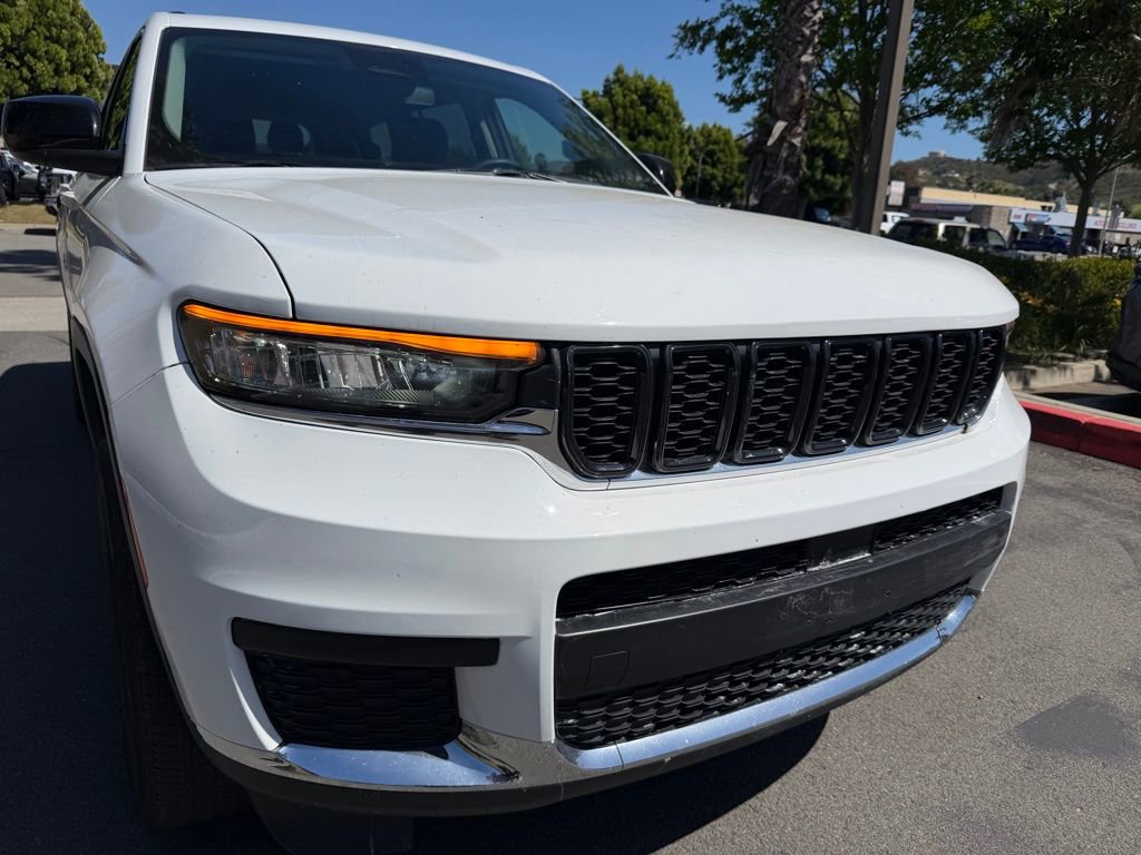 Used 2023 Jeep Grand Cherokee L Laredo image 2