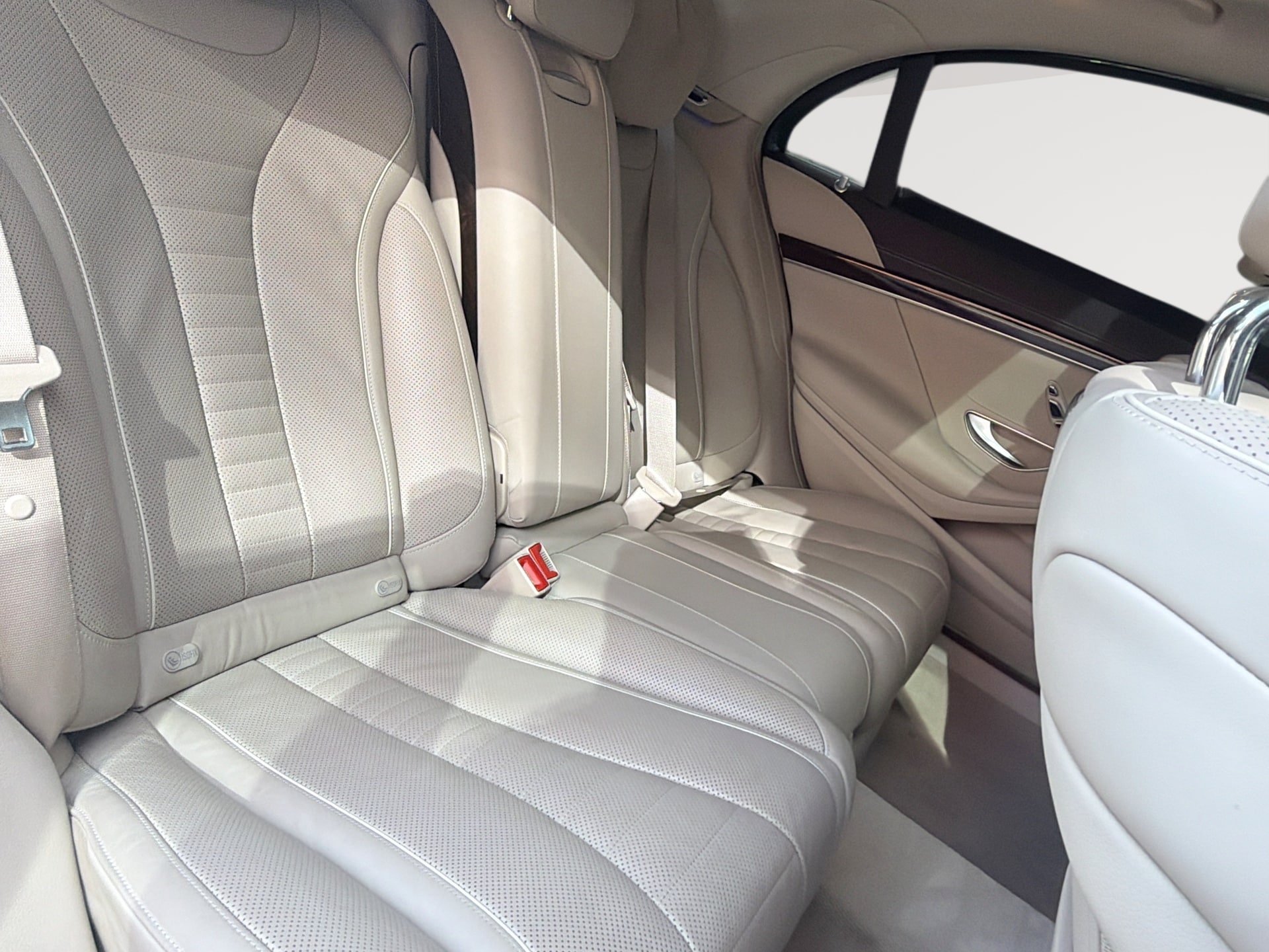 Used 2019 Mercedes-Benz S 560 Sedan image 27