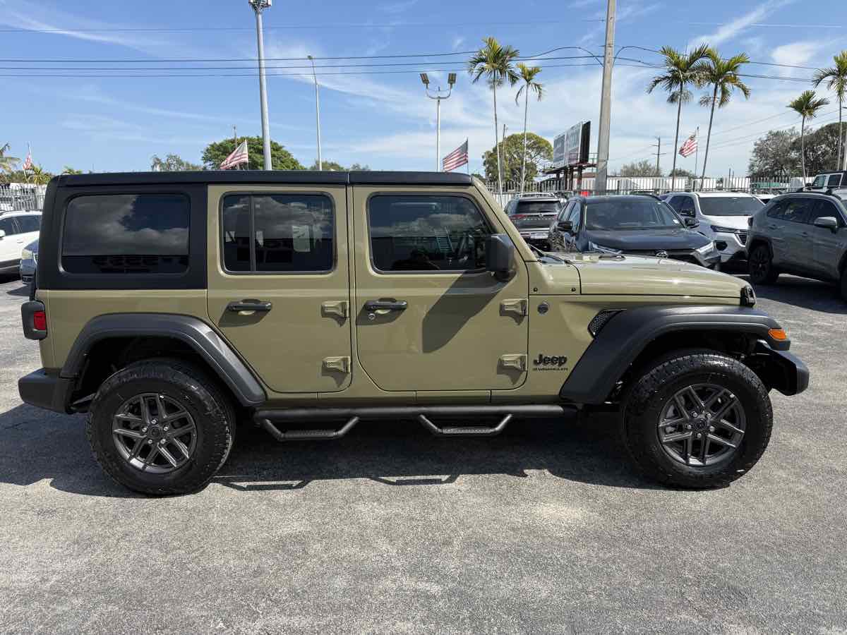 Used 2025 Jeep Wrangler Unlimited Sport image 9