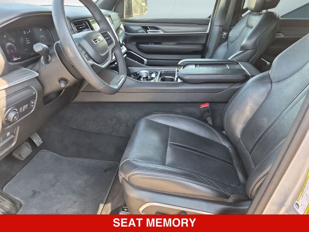 Used 2024 Jeep Wagoneer Series II w/ Flexible Seating Group AWD/4WD image 16