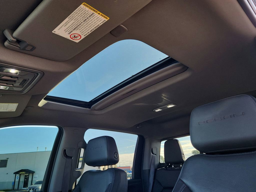 Used 2022 GMC Sierra 2500 Denali w/ Denali Black Diamond Edition image 18