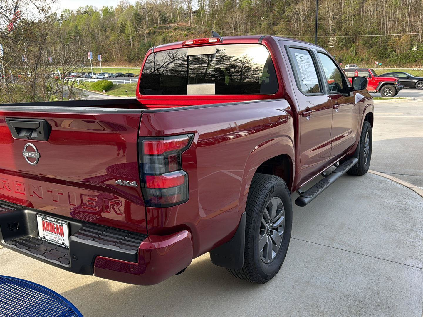 Used 2025 Nissan Frontier SV AWD/4WD image 6