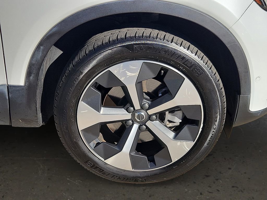 Used 2023 Volvo XC40 B5 Plus w/ Driver Assist Package image 9