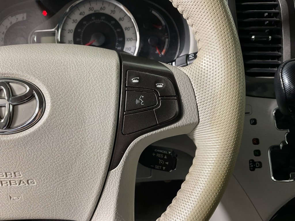Used 2012 Toyota Sienna SE image 20