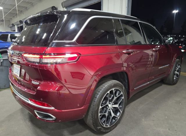 Used 2022 Jeep Grand Cherokee Summit image 2