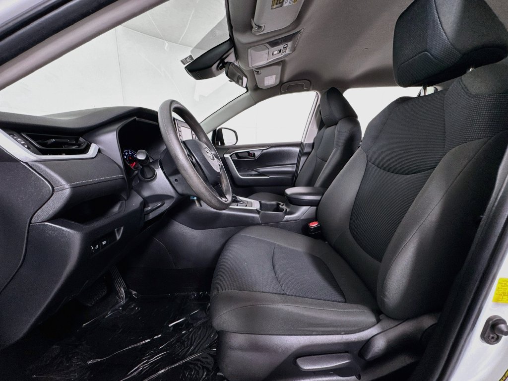 Used 2022 Toyota RAV4 LE AWD/4WD image 10