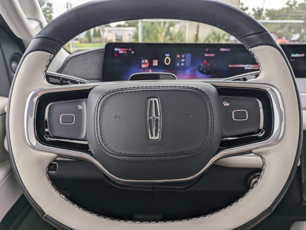 Certified 2026 Lincoln Navigator Reserve AWD/4WD image 30