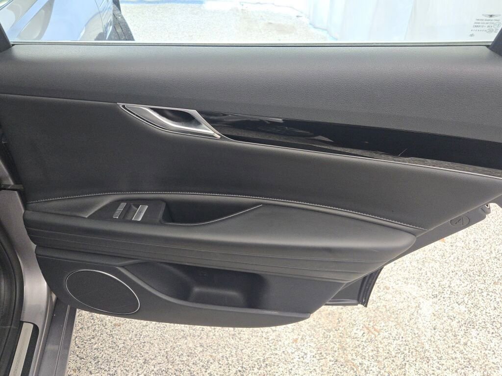 Used 2023 Genesis G80 2.5T image 10