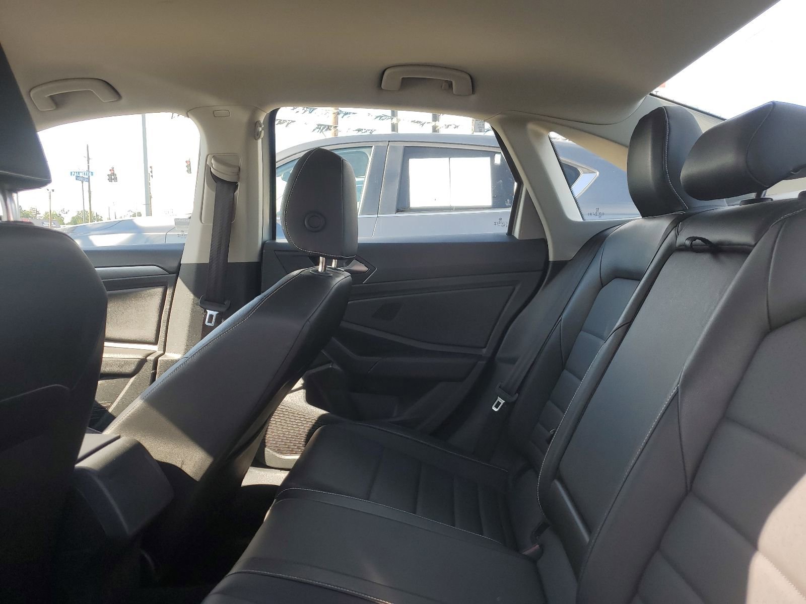 Used 2024 Volkswagen Jetta SE FWD image 9