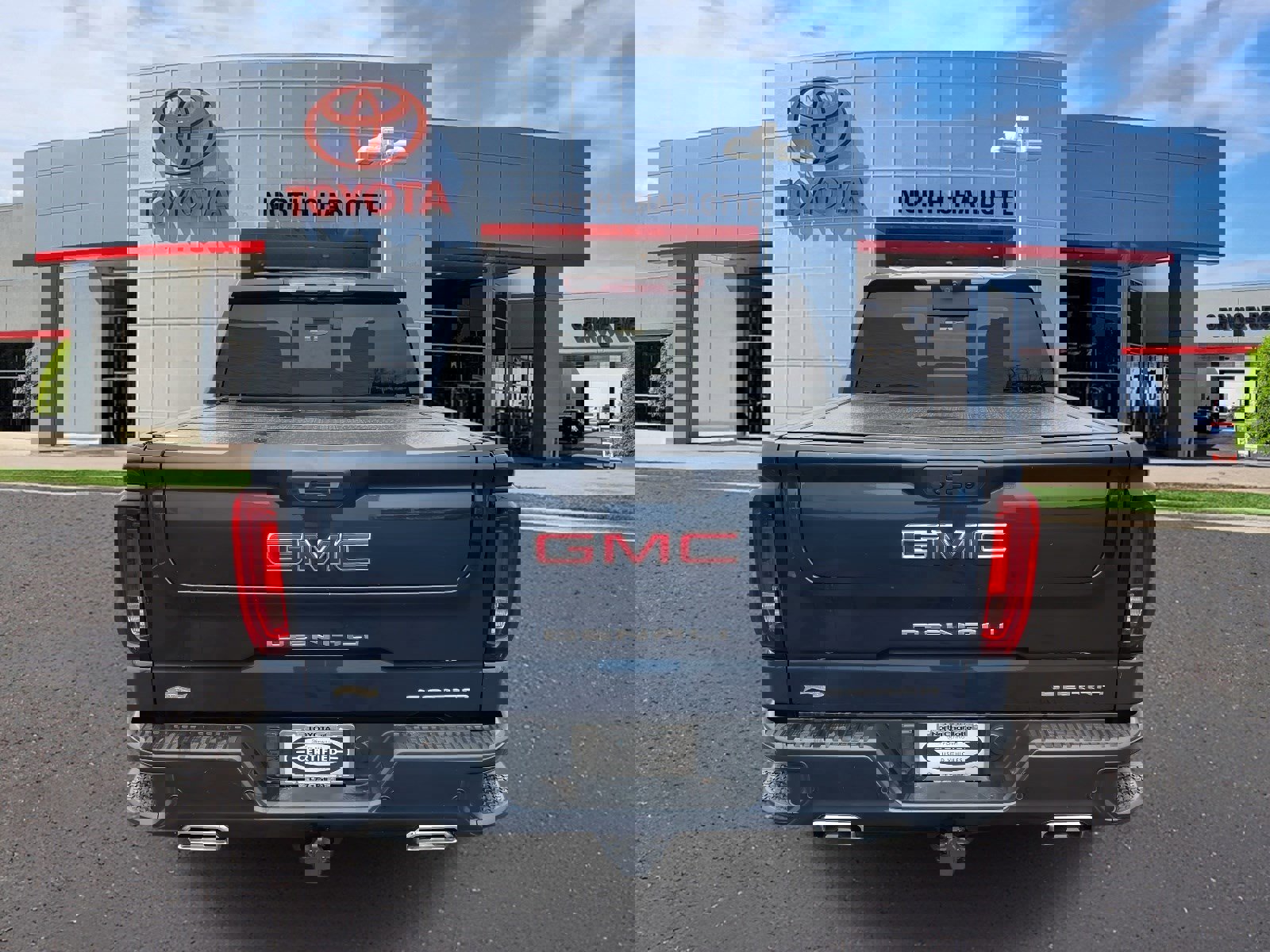 Used 2022 GMC Sierra 1500 Denali w/ Denali Reserve Package image 7