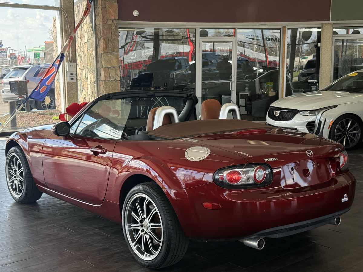 Used 2006 MAZDA MX-5 Miata Grand Touring w/ Premium Pkg RWD image 6