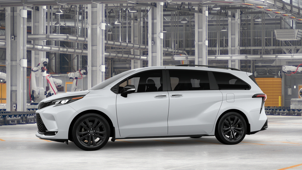 New 2026 Toyota Sienna XSE FWD image 3