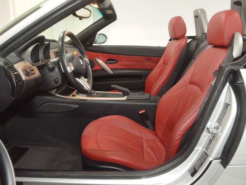 Used 2005 BMW Z4 3.0i RWD image 18