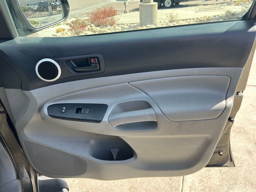 Used 2015 Toyota Tacoma 4x4 Double Cab w/ TRD Off-Road Package image 31