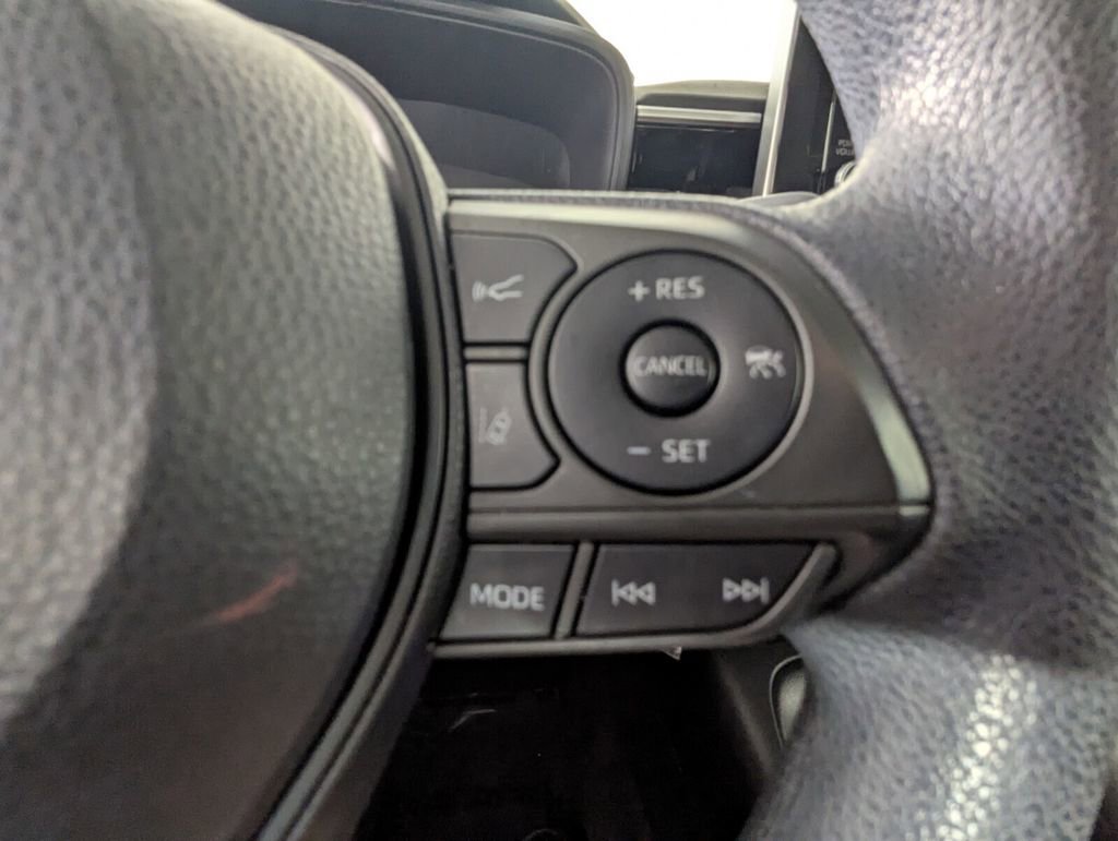 Used 2020 Toyota Corolla LE image 17