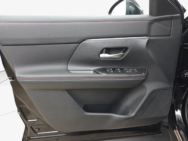 New 2027 Nissan Kicks SR w/ SR Premium Package FWD image 27