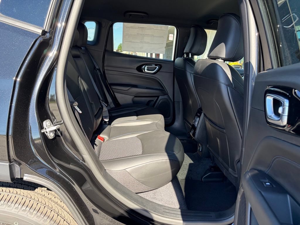 New 2026 Jeep Compass Latitude AWD/4WD image 17