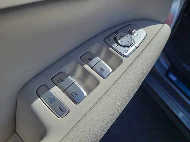 Used 2025 Genesis G70 2.5T RWD image 16