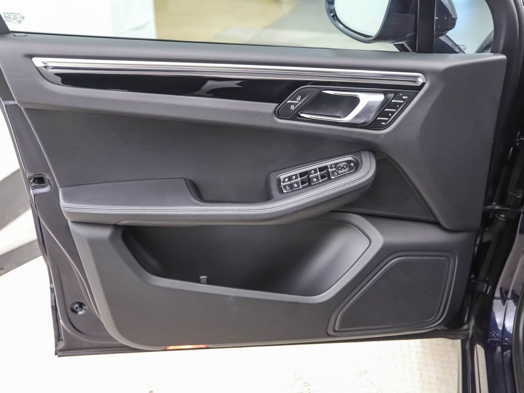 Used 2023 Porsche Macan image 9