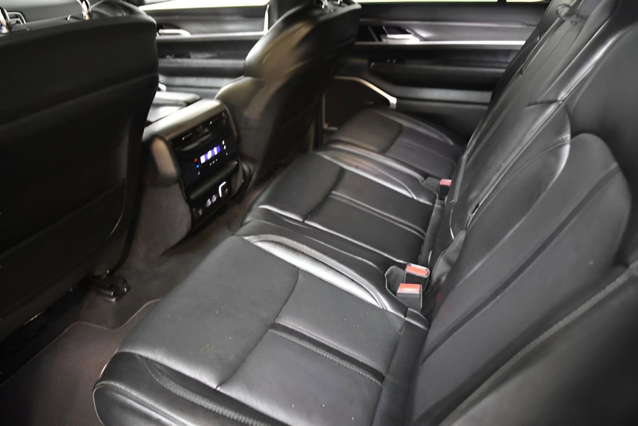 Used 2023 Jeep Wagoneer L Series III RWD image 36