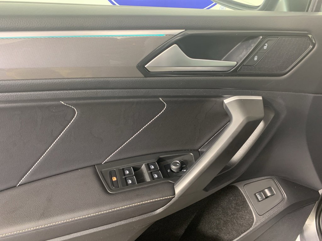 Used 2024 Volkswagen Tiguan SE R-Line image 15