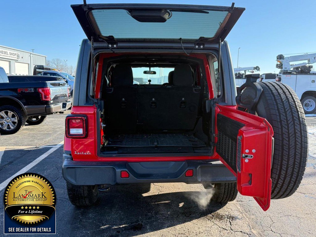 Used 2019 Jeep Wrangler Unlimited Sahara image 18