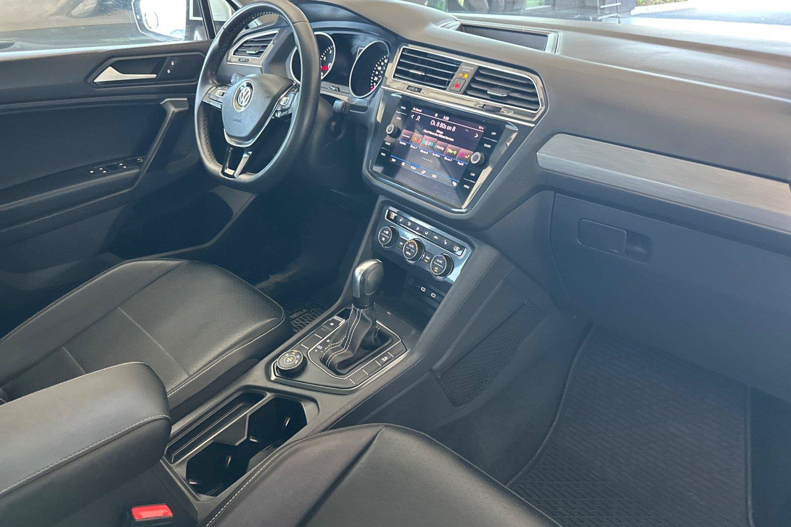 Used 2021 Volkswagen Tiguan SE w/ Panoramic Sunroof Package AWD/4WD image 16