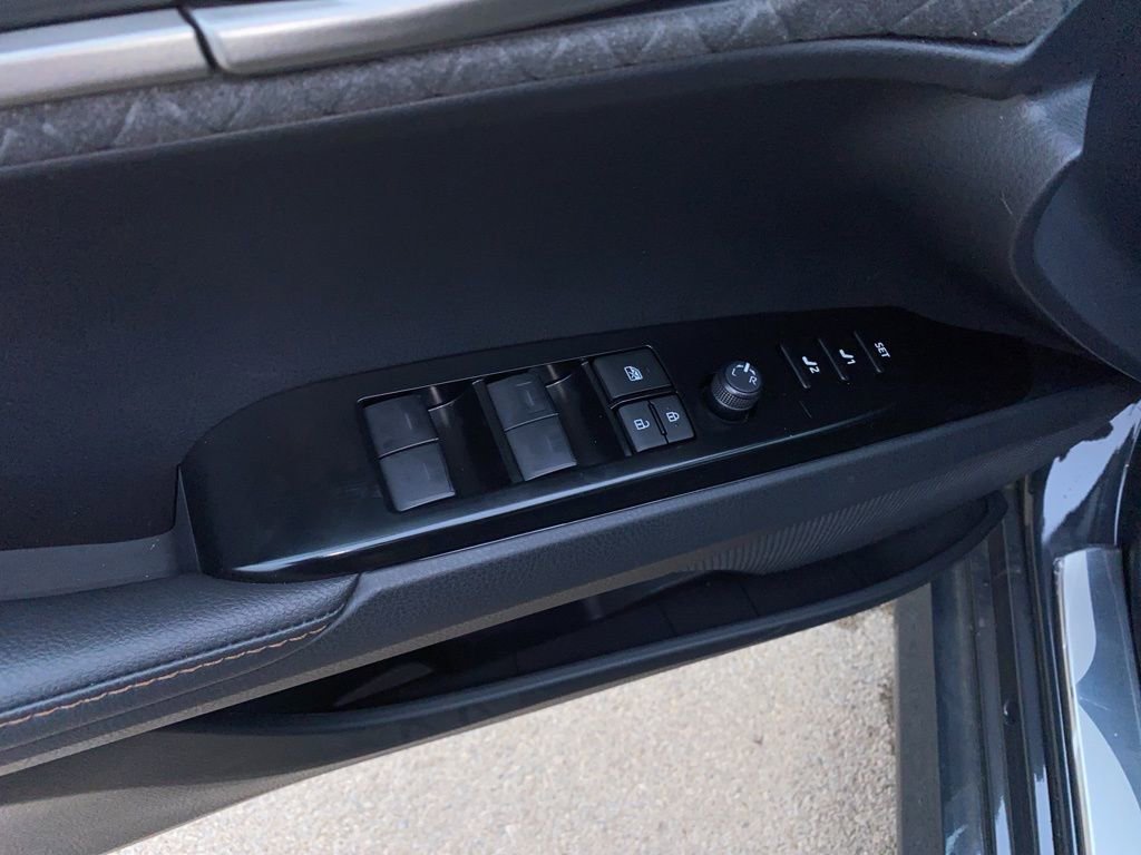 Used 2025 Toyota Camry XLE w/ Premium Package image 9