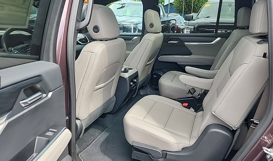 Used 2024 GMC Acadia Elevation w/ Luxury Package FWD image 4