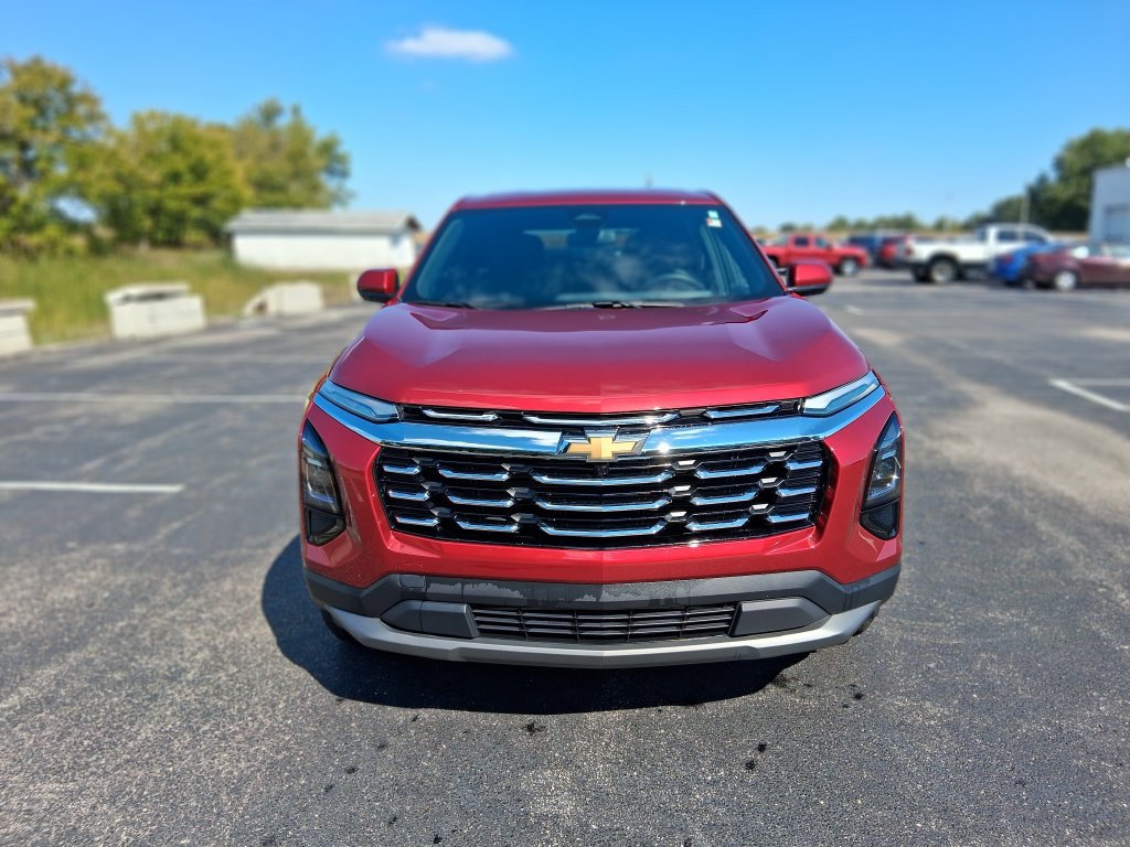 Used 2025 Chevrolet Equinox LT AWD/4WD image 2