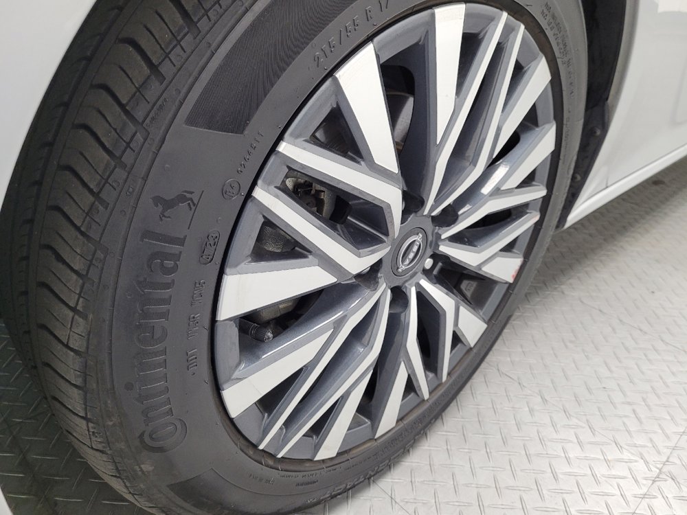 Used 2024 Nissan Altima 2.5 SV image 31