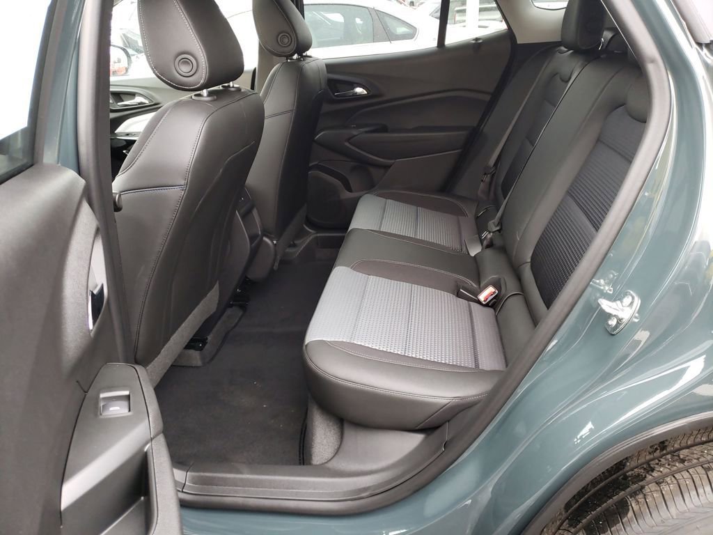 New 2026 Chevrolet Trax LT w/ Sunroof Package image 21