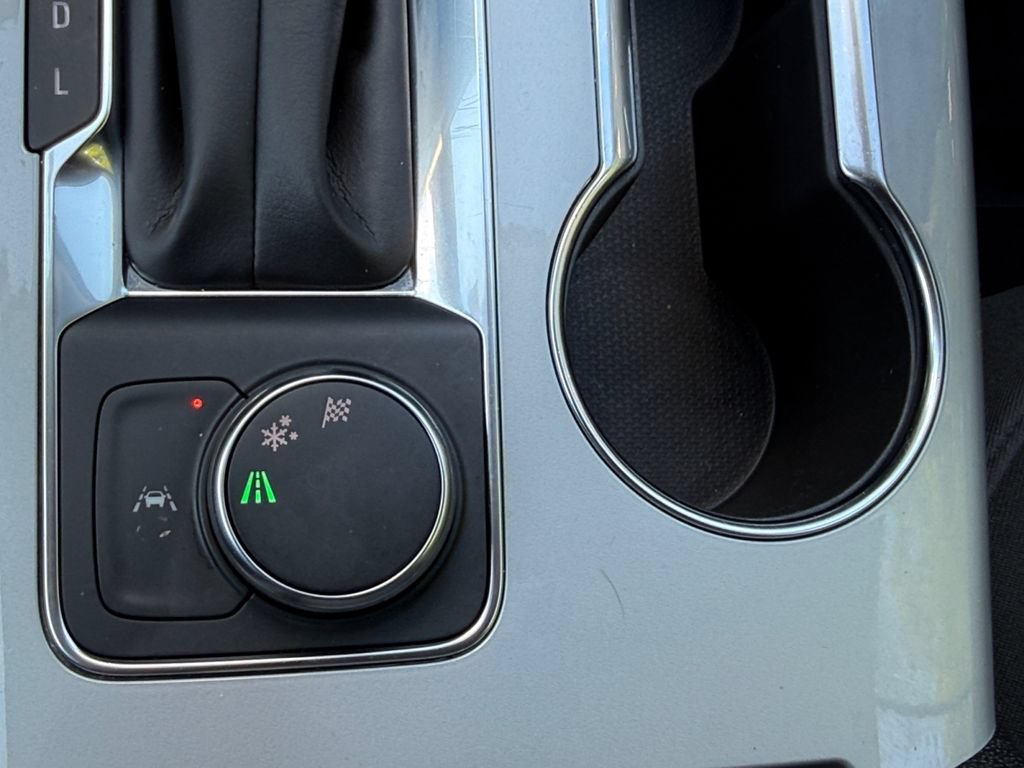 Used 2025 Chevrolet Blazer LT FWD image 19