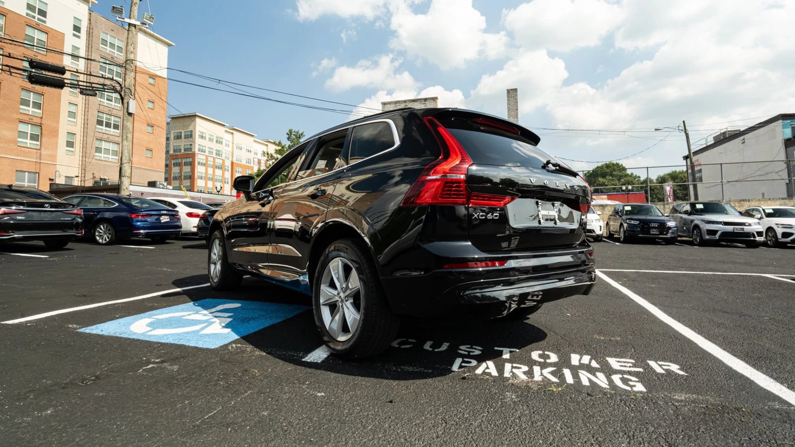Used 2022 Volvo XC60 B5 Momentum AWD/4WD image 5