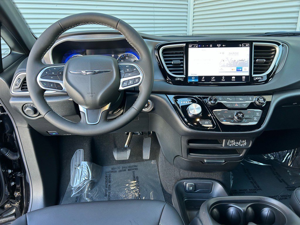 New 2025 Chrysler Voyager LX image 37