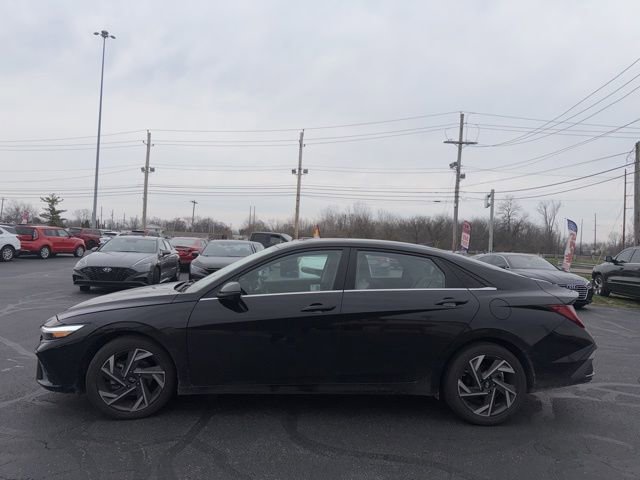 Used 2024 Hyundai Elantra Limited image 4