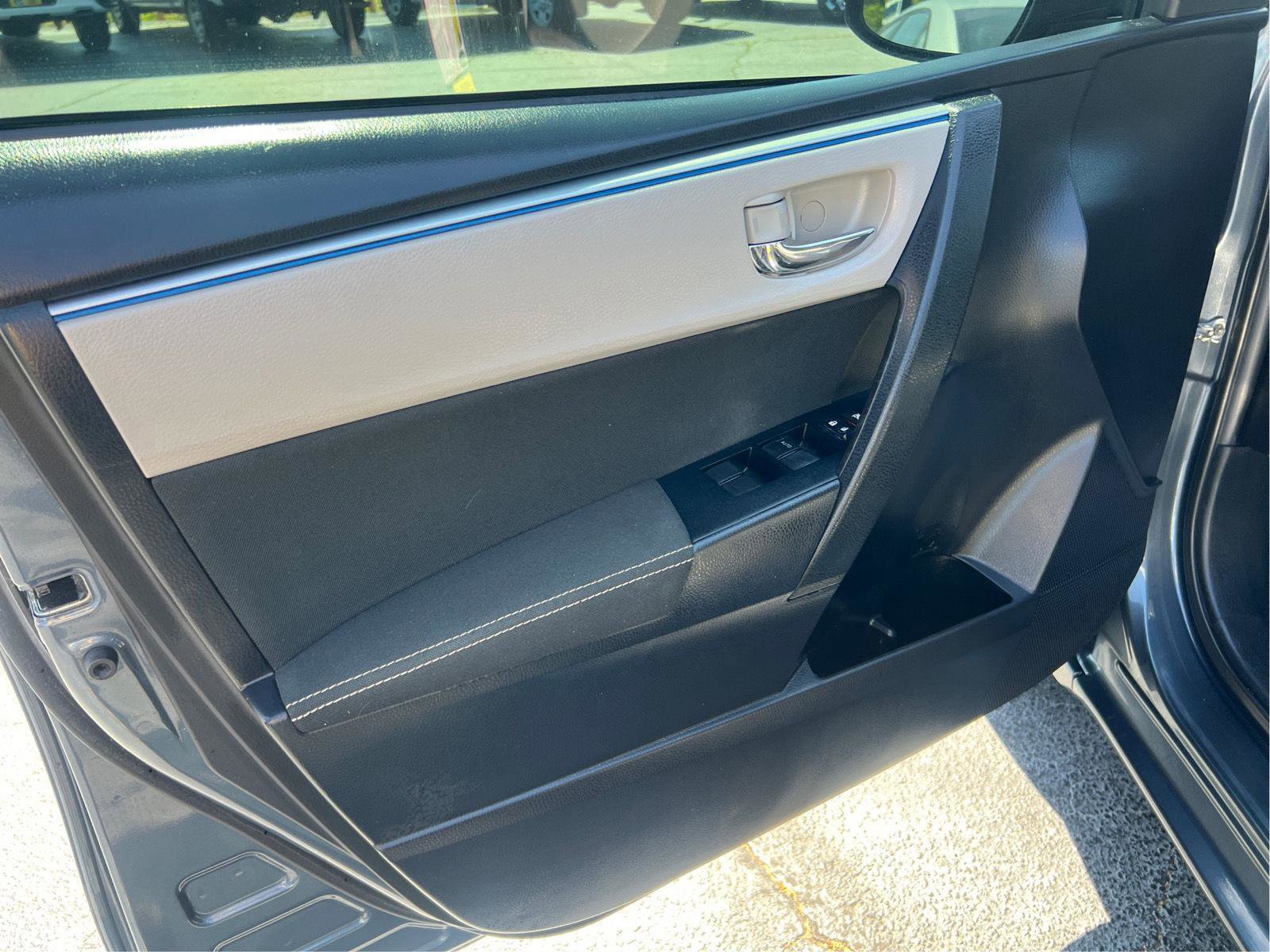 Used 2016 Toyota Corolla LE FWD image 12