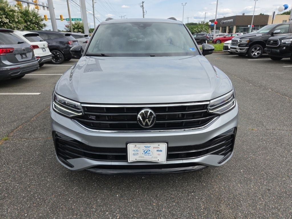 Certified 2024 Volkswagen Tiguan SE R-Line FWD image 3
