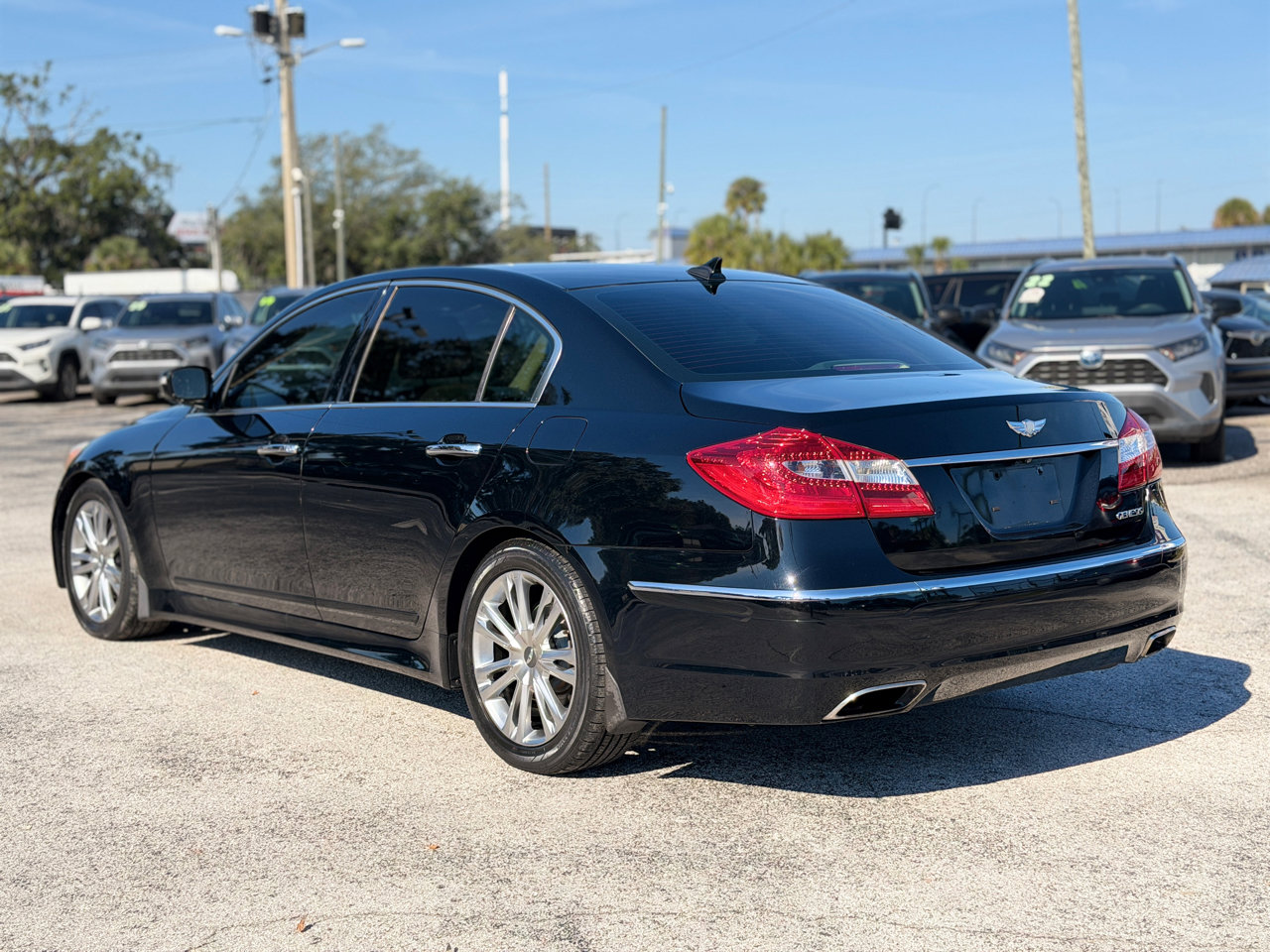 Used 2013 Hyundai Genesis 3.8 w/ Premium Pkg image 3