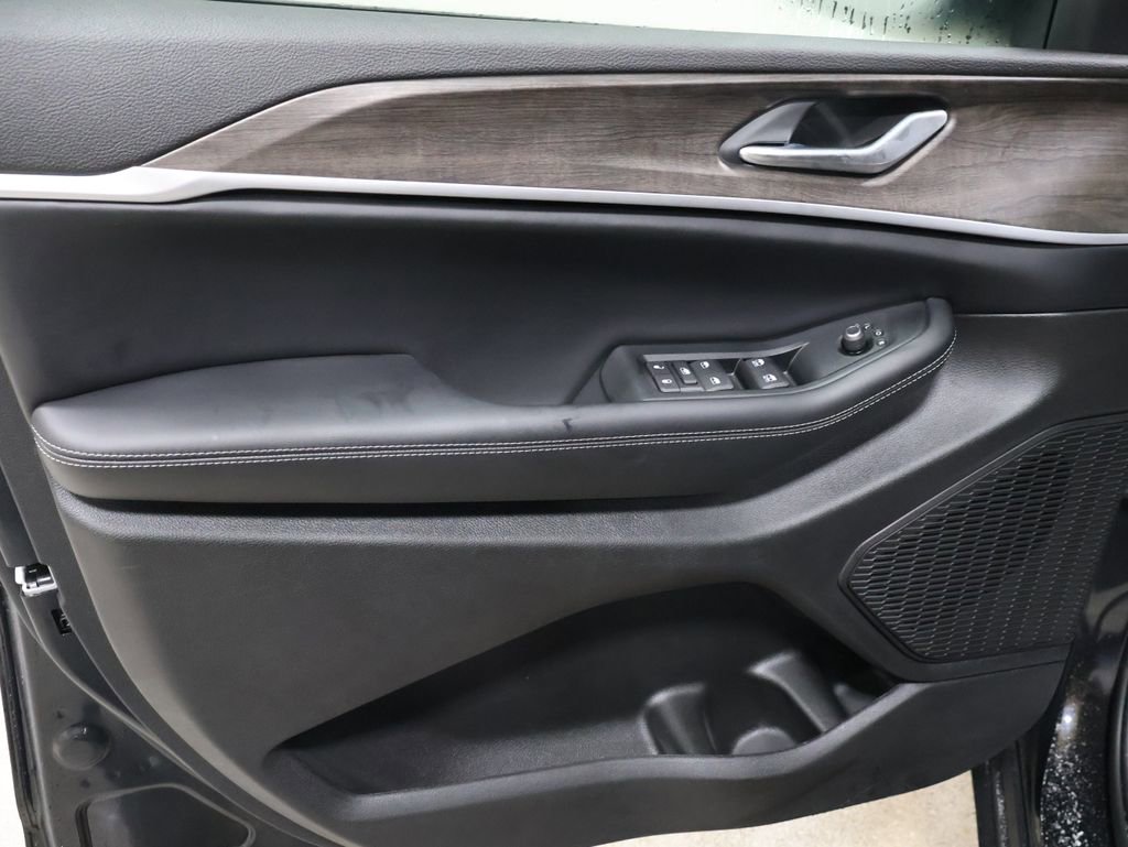 New 2026 Jeep Grand Cherokee Laredo image 10